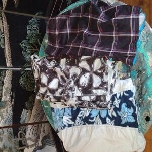 Lot of 3 swim / athletic shorts - Medium - size 32 - old navy, rip curl, kirra